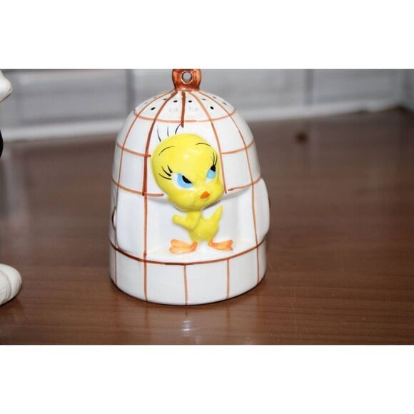 Vintage Warner Bros Tweety and Sylvester Ceramic Salt & Pepper shakers - Picture 4 of 6